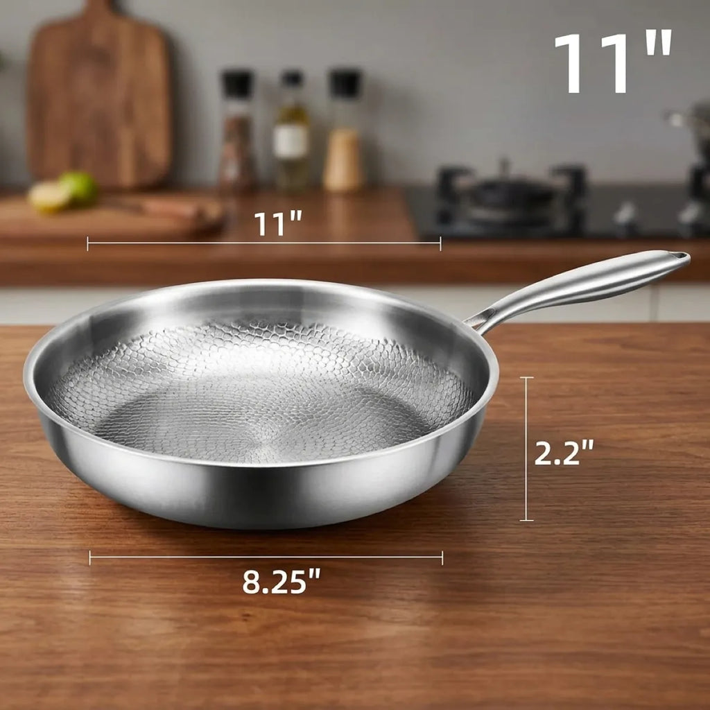 Both sizes side by side: 10.2 in (26 cm) and 11 in (28 cm) titanium frying pans