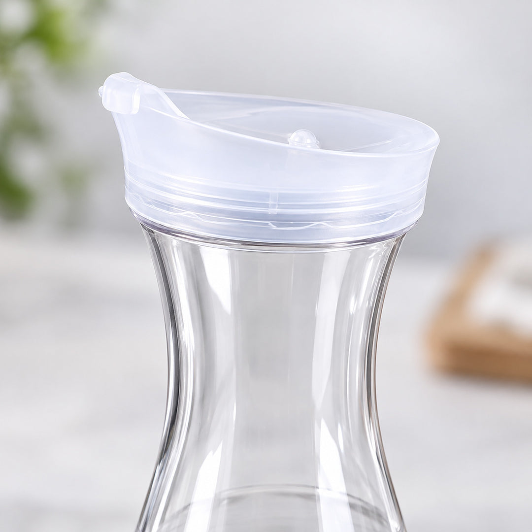 Fitted white pouring lid on the clear plastic carafe.