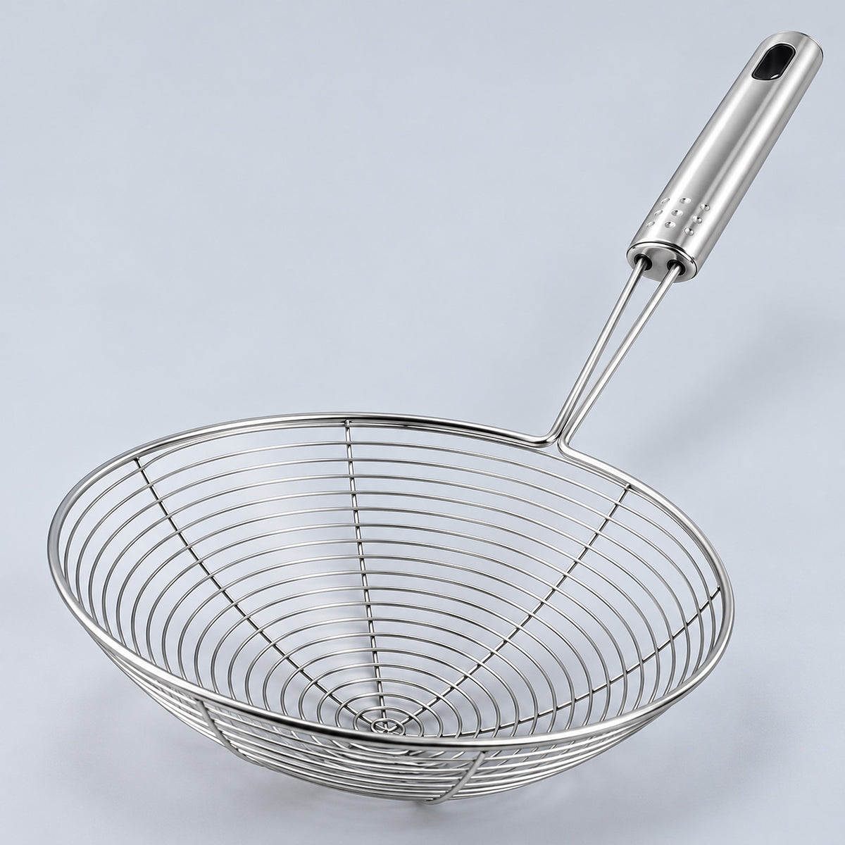 Stainless steel concentric wire basket and open drainage gaps.