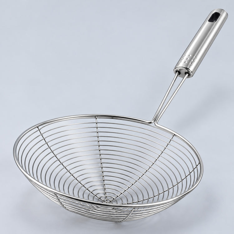 Stainless steel concentric wire basket and open drainage gaps.