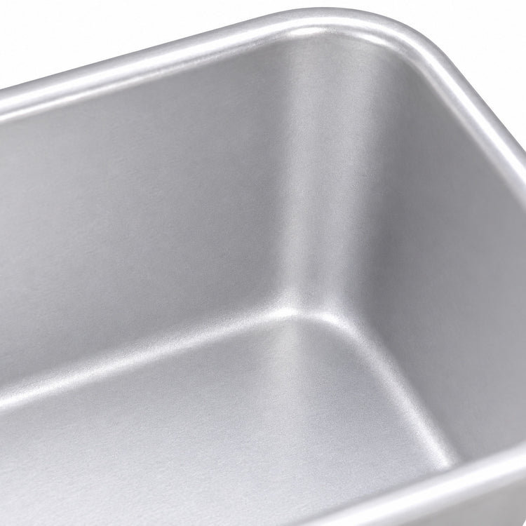 Seamless rounded inner corner of the anodized aluminum loaf pan.