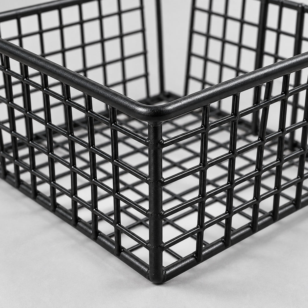 Close-up of the coated iron wire rim and grid joints.