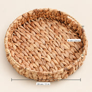Round woven natural fiber tray with dimension labels showing 28 cm in diameter and 6 cm height, on a light beige background.
