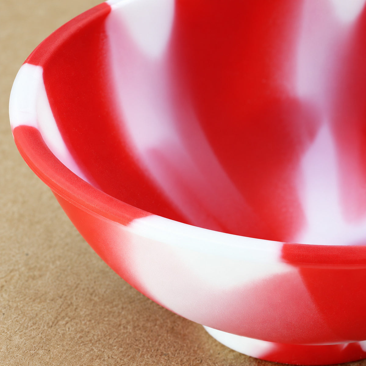 Red-and-white silicone bowl rim and smooth wall detail.