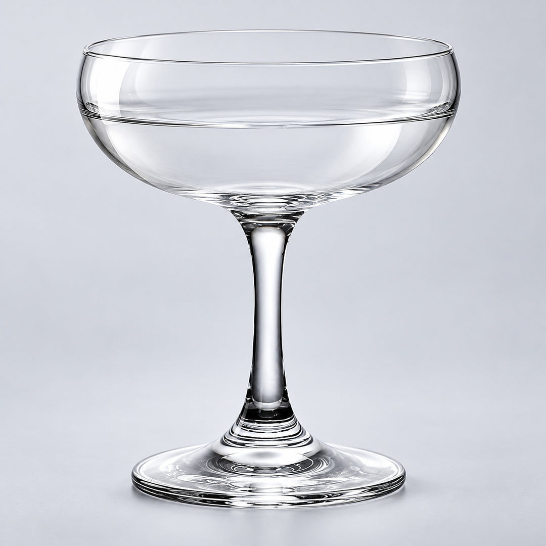 Clear coupe glass bowl and rim detail.