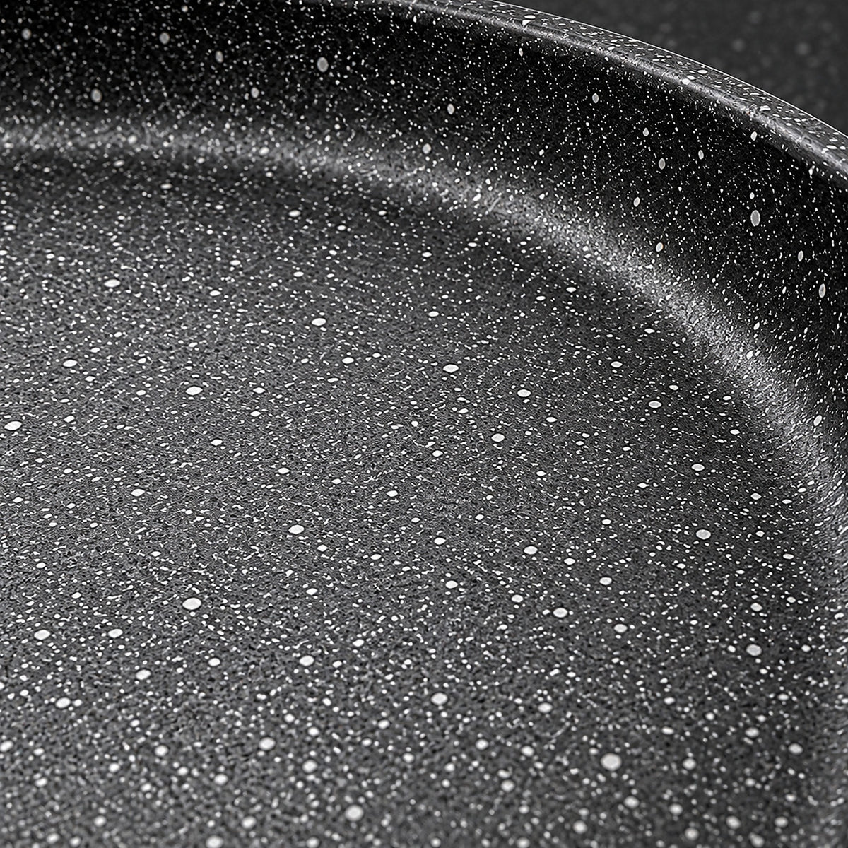 Macro of the fine speckled Maifan coating and low pan rim.