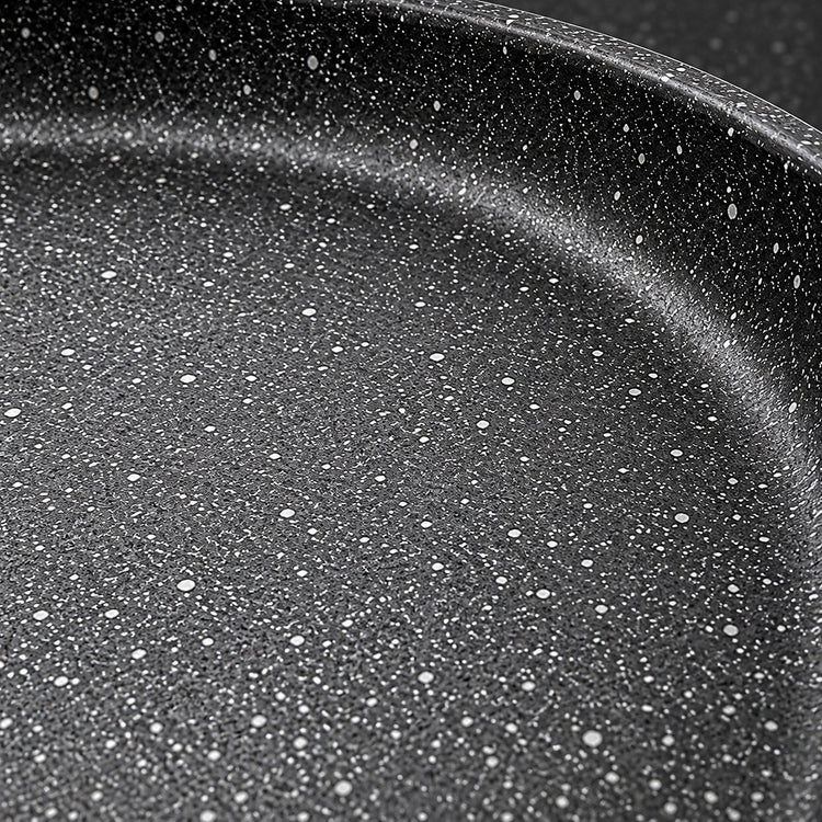 Macro of the fine speckled Maifan coating and low pan rim.