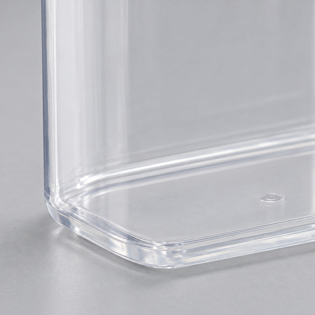 Clear PP plastic wall and molded base corner of the storage container.