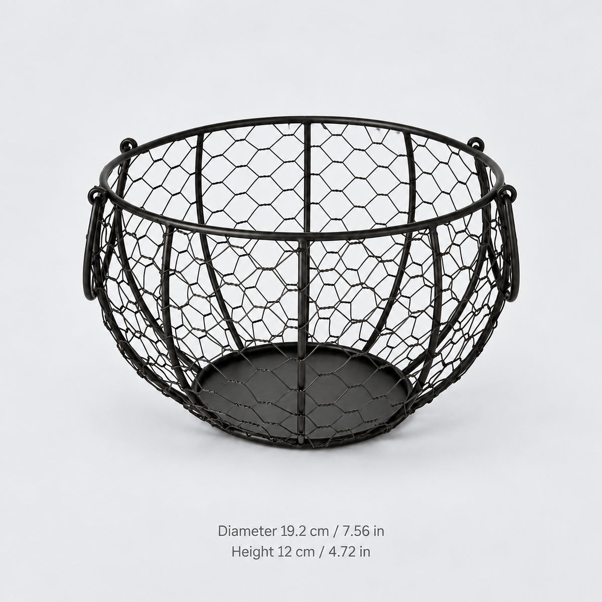 Black wire egg basket, 19.2 cm wide and 12 cm high.