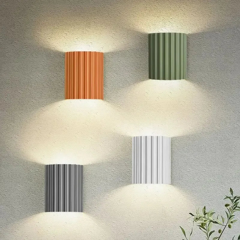 Fluted up down wall sconce - supplier photo 01: scene 4 màu tường stucco (outdoor-look)