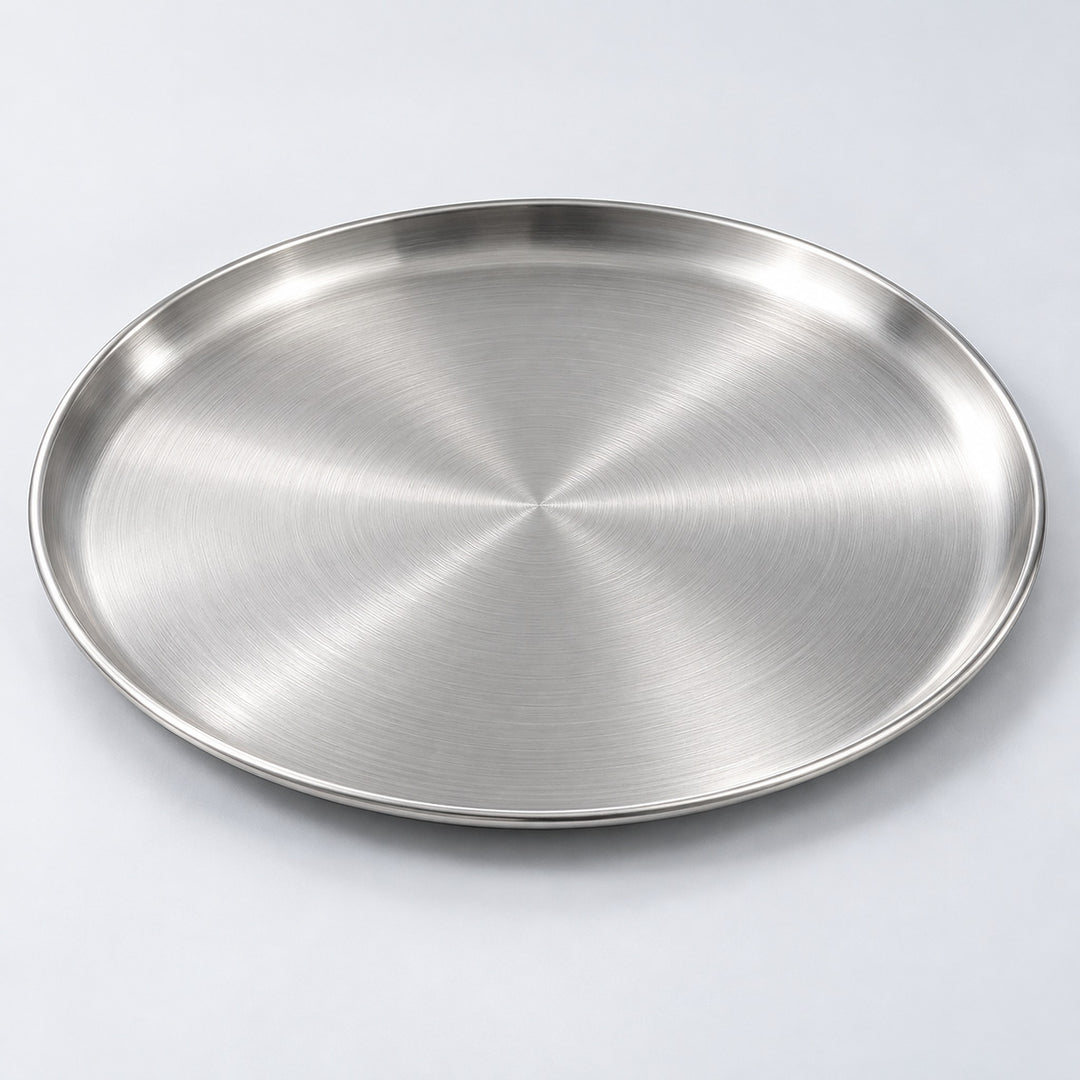 One silver round stainless steel serving plate, 30 cm diameter.