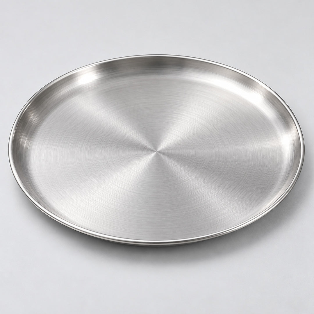 One silver round stainless steel serving plate, 20 cm diameter.