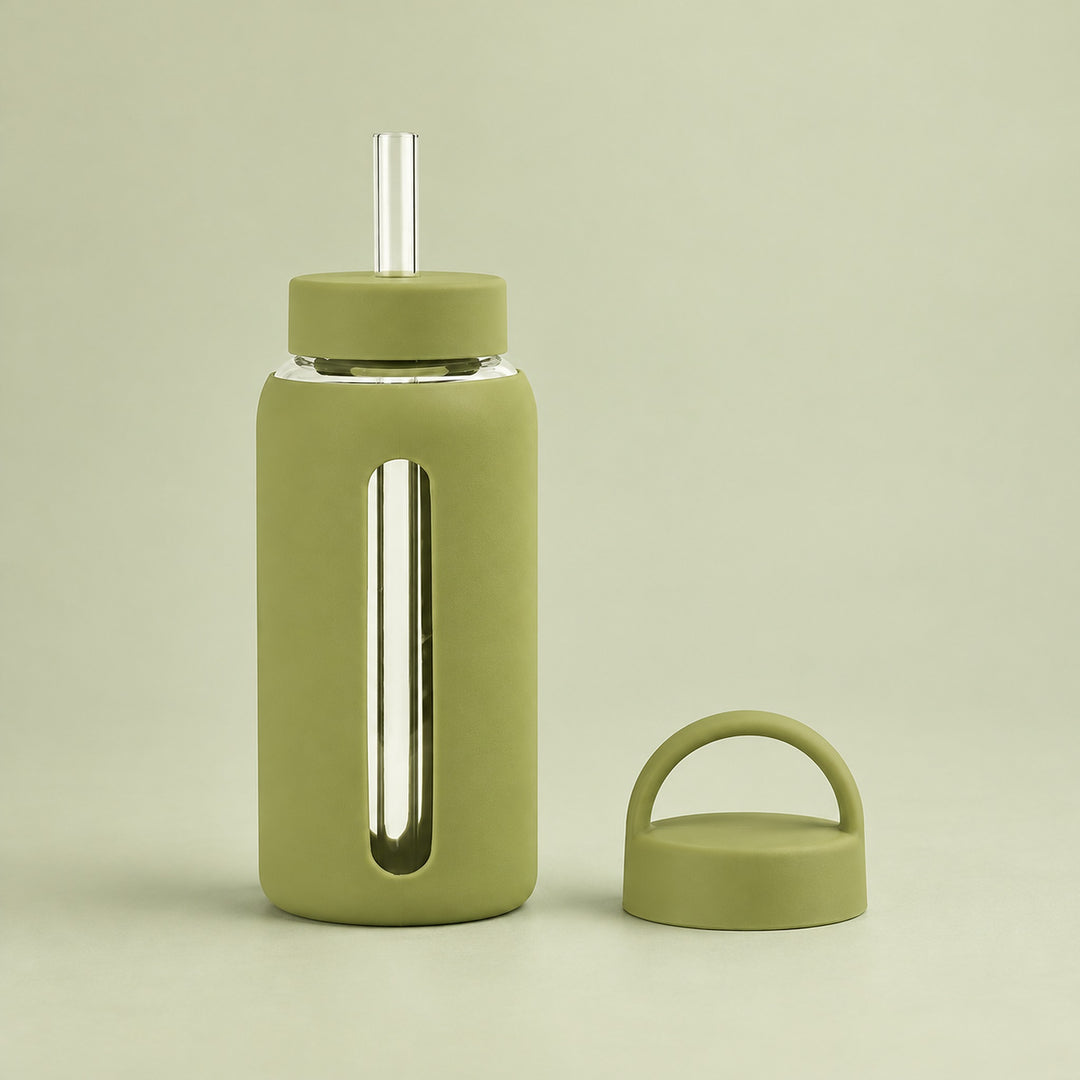 Matcha Green 800 ml glass bottle with silicone sleeve, wide straw and spare loop lid.