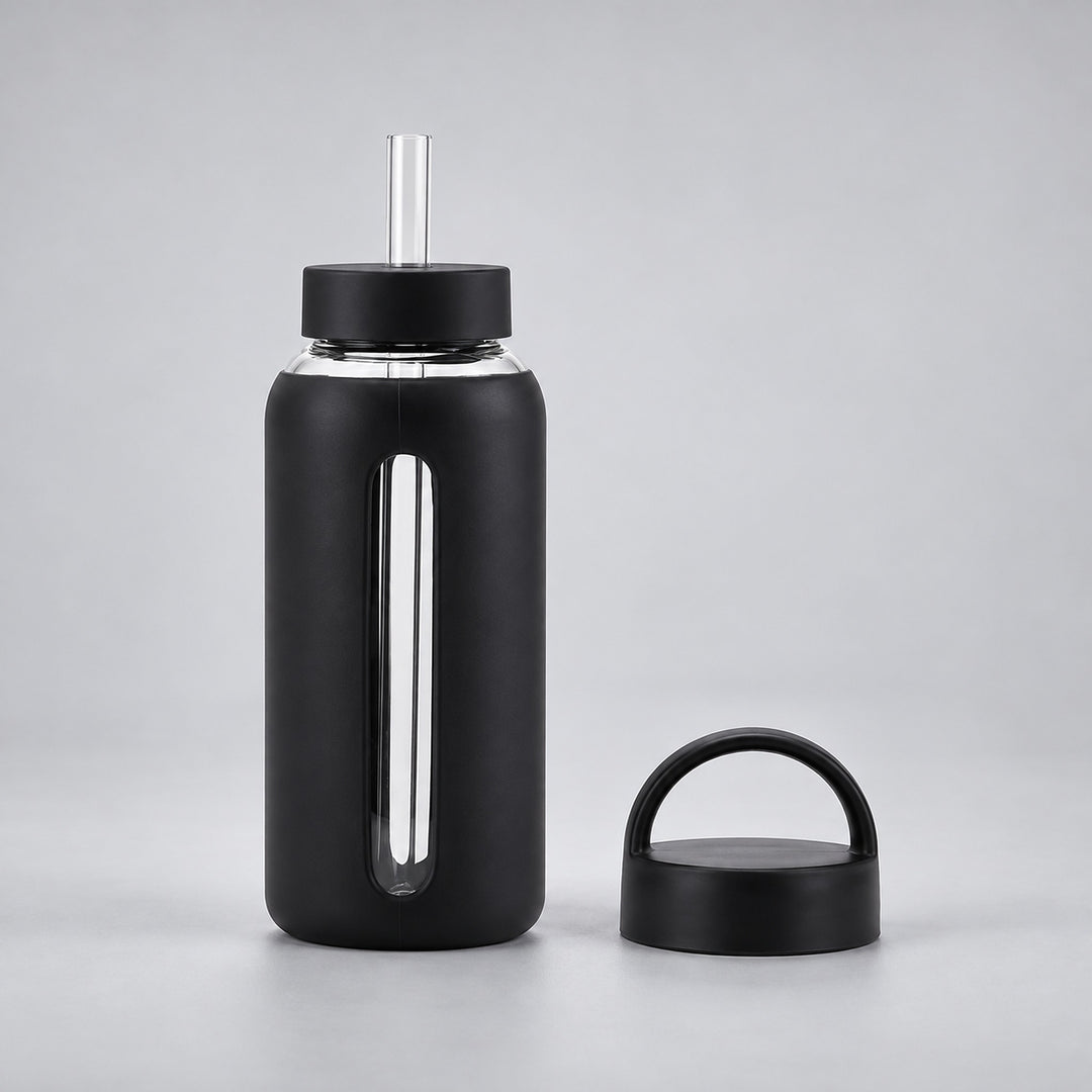 Black 800 ml glass bottle with silicone sleeve, wide straw and spare loop lid.