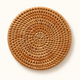 One handwoven round rattan trivet, 18 cm diameter.