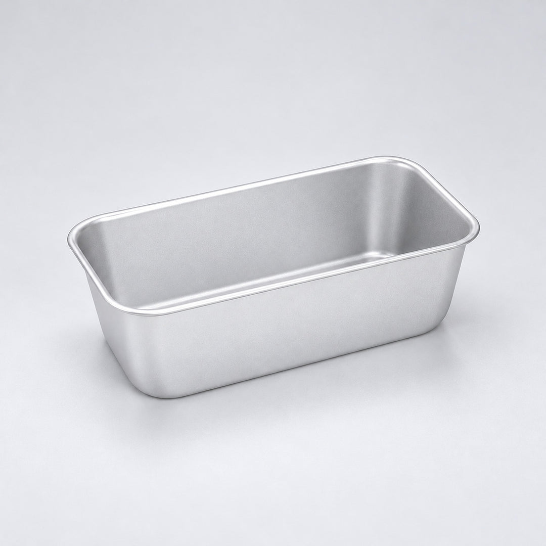 Empty silver aluminum loaf pan, 20 x 9.8 x 7 cm.