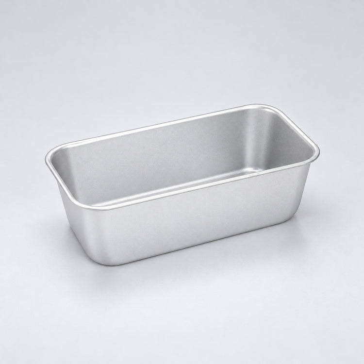 Empty silver aluminum loaf pan, 20 x 9.8 x 7 cm.
