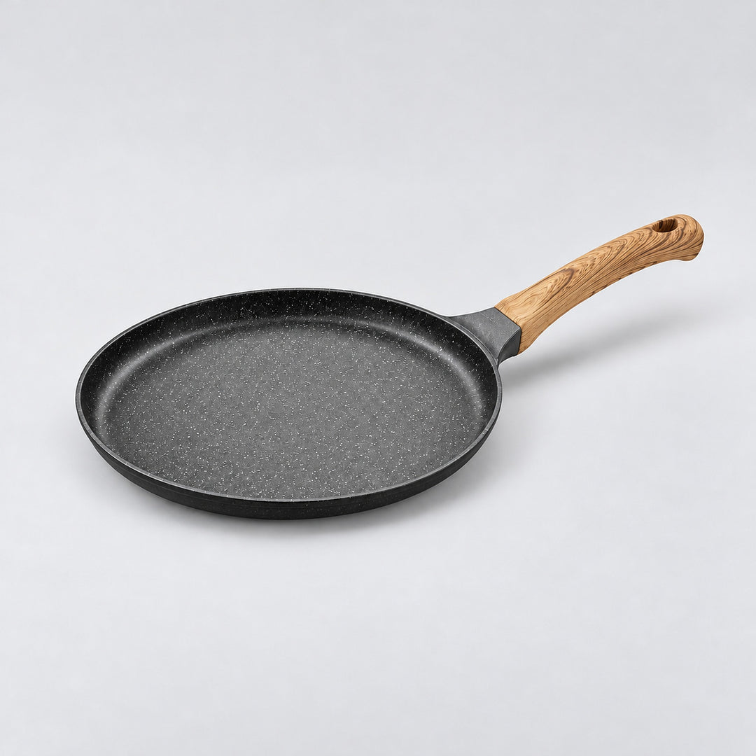 Black 20 cm Maifan-coated pan with wood-grain bakelite handle, empty.