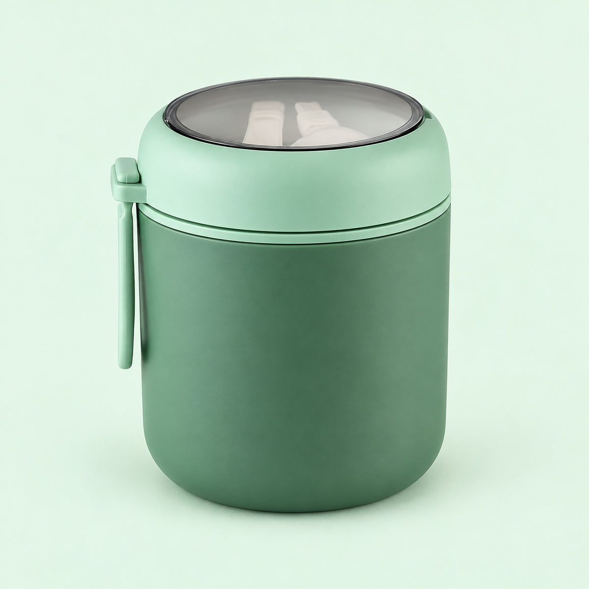 One assembled green 530 ml food jar with fitted lid.