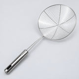 One silver stainless steel wire skimmer, 35 x 15 cm.