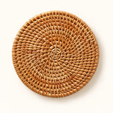 One handwoven round rattan trivet, 20 cm diameter.