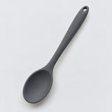 One dark gray medium silicone spoon, 20.8 x 4.2 cm.