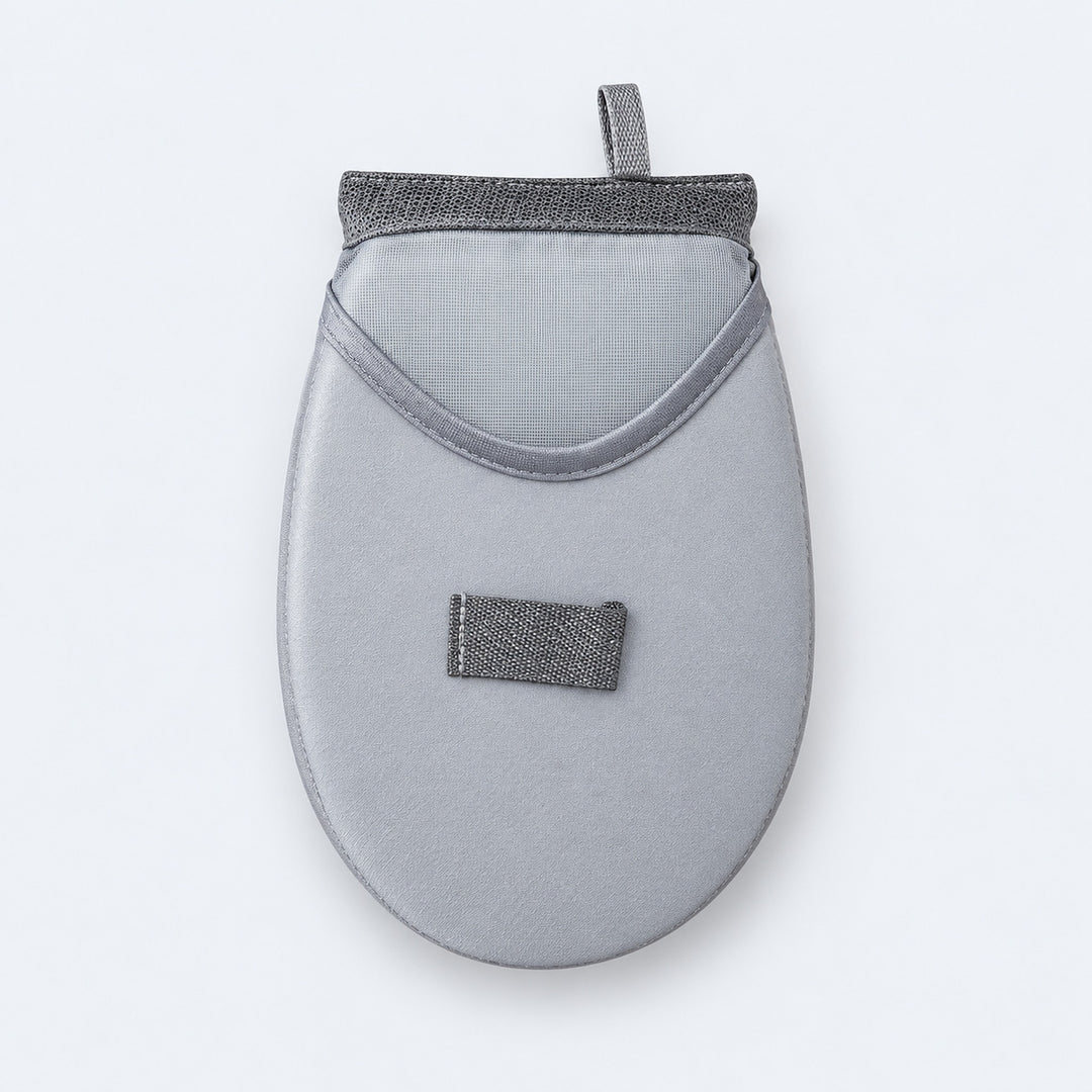 One rounded garment-steaming pad with mesh hand pocket.