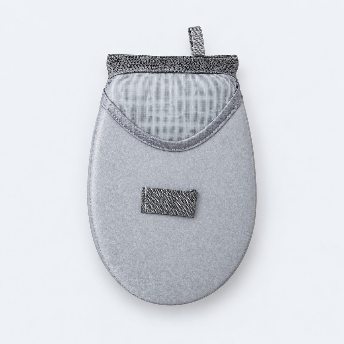 One rounded garment-steaming pad with mesh hand pocket.