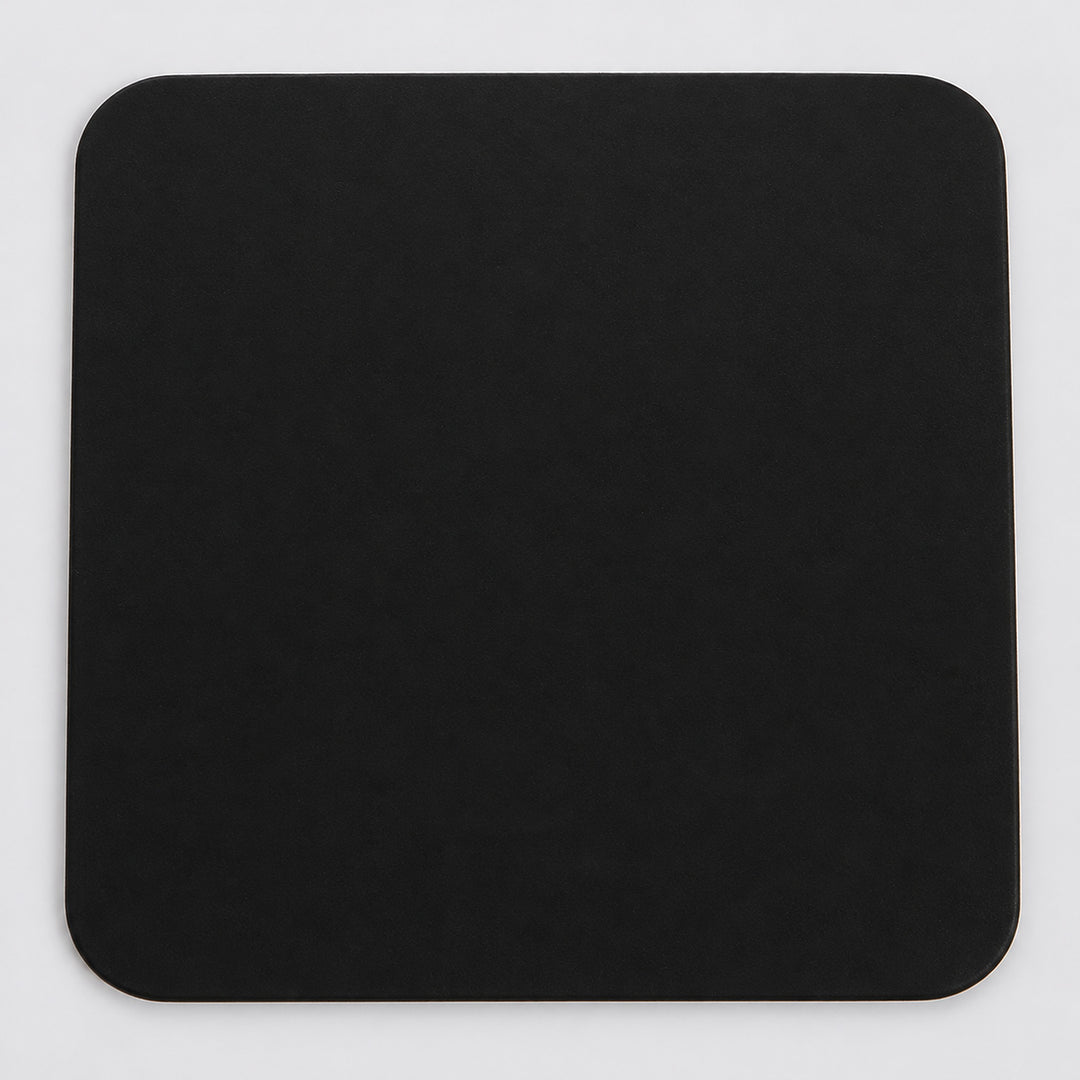 One black square silicone coaster, 10 x 10 cm.