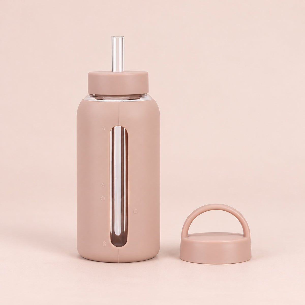 Cinnamon 800 ml glass bottle with silicone sleeve, wide straw and spare loop lid.