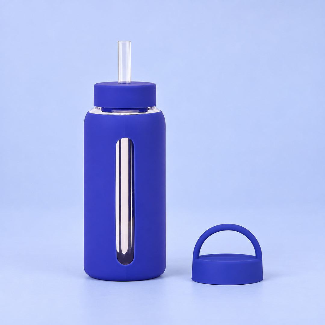 Sapphire Blue 800 ml glass bottle with silicone sleeve, wide straw and spare loop lid.