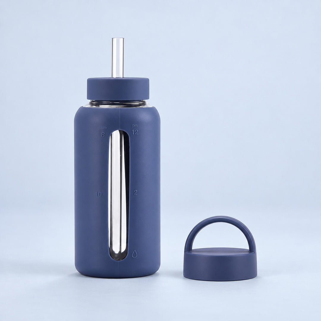 Indigo Blue 800 ml glass bottle with silicone sleeve, wide straw and spare loop lid.
