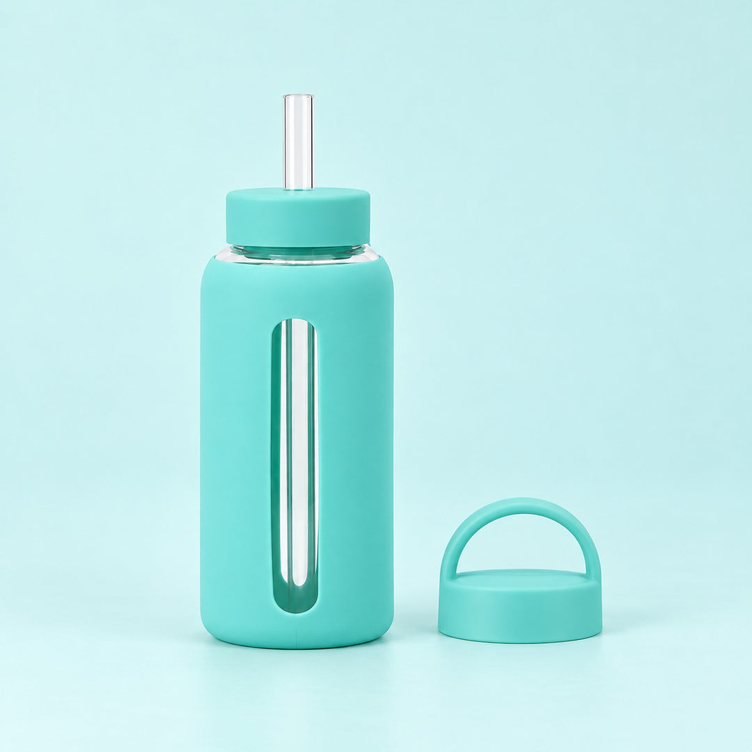 Tiffany Blue 800 ml glass bottle with silicone sleeve, wide straw and spare loop lid.
