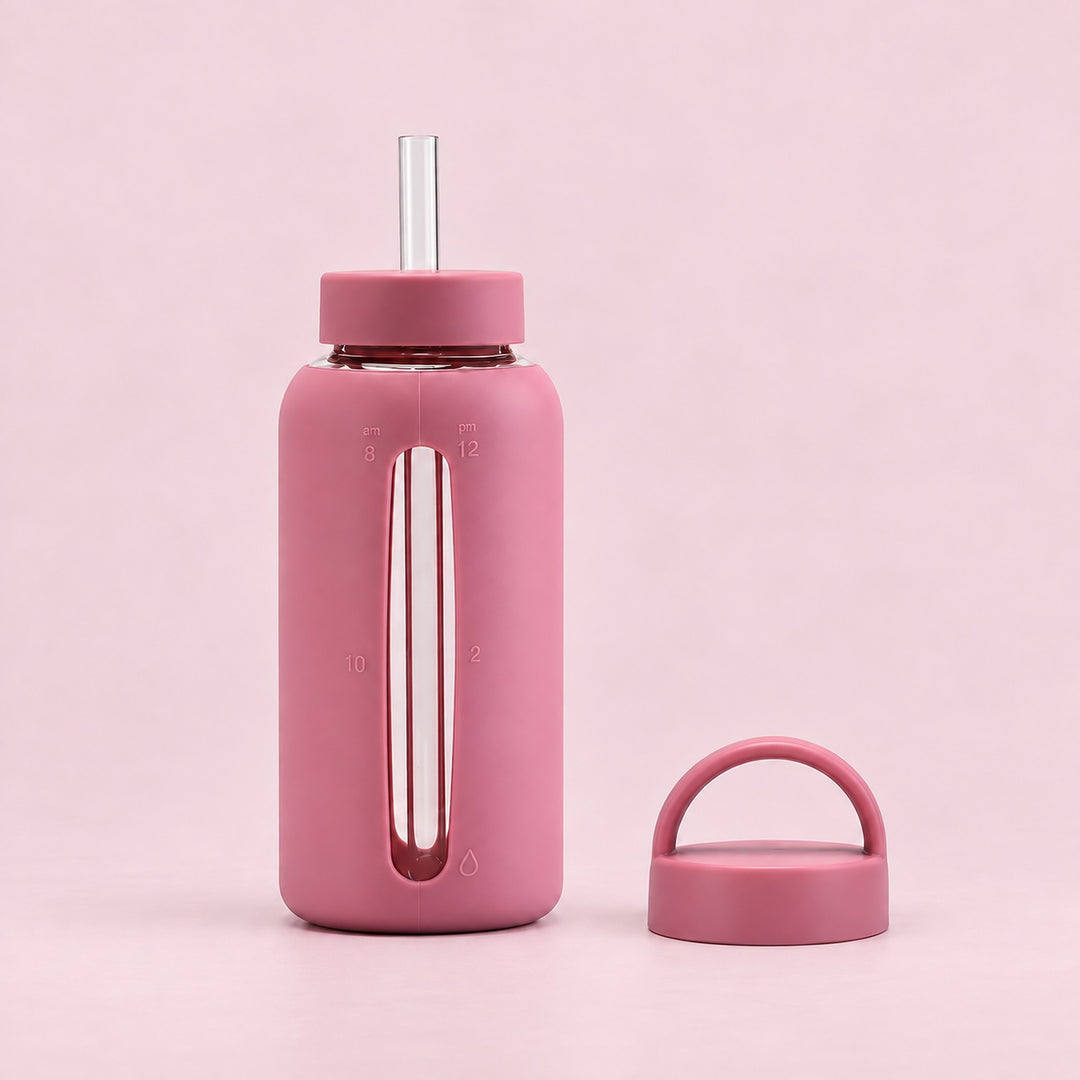 Smoky Pink 800 ml glass bottle with silicone sleeve, wide straw and spare loop lid.