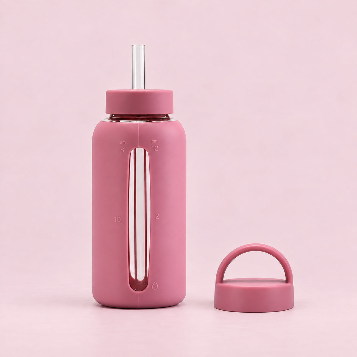 Smoky Pink 800 ml glass bottle with silicone sleeve, wide straw and spare loop lid.
